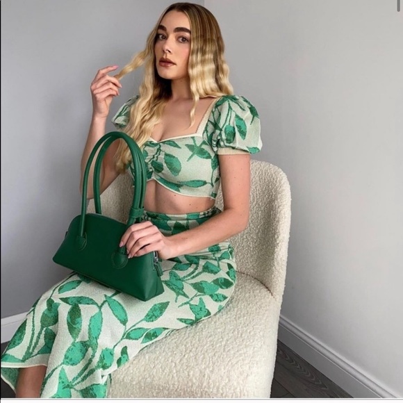 Zara blogger fav floral skirt - Picture 2 of 8